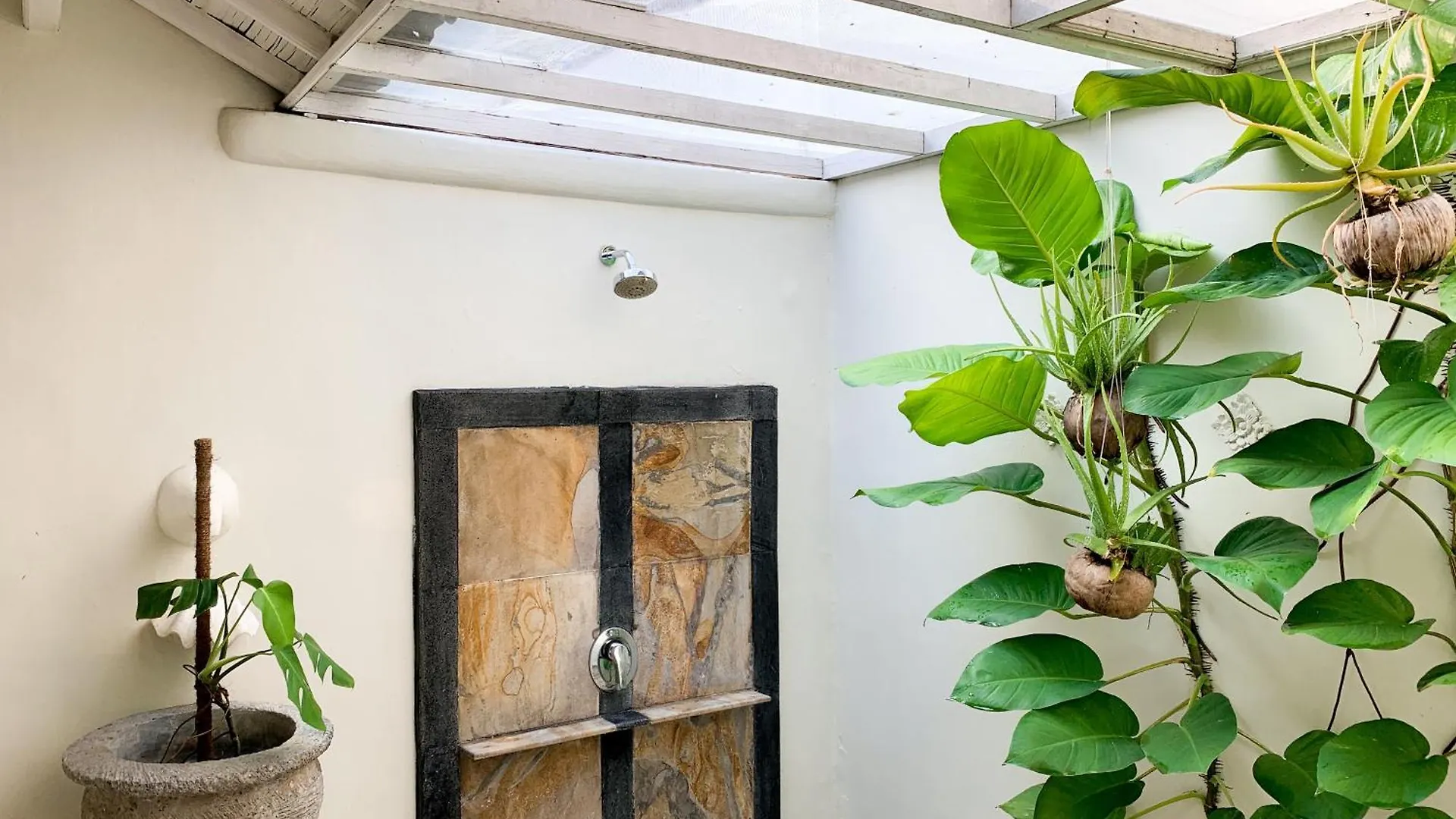 Tropical Oasis 2 Bedroom Villa - Near Beach Seminyak   Seminyak (Bali)
